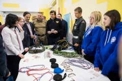 Школу № 703 Московского района посетил министр просвещения Сергей Кравцов и вице-губернатор Ирина Потехина