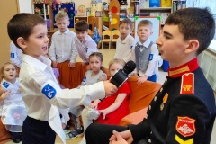 «Самое главное для меня – Родину защищать»: юные корреспонденты взяли интервью у выпускника своего детского сада