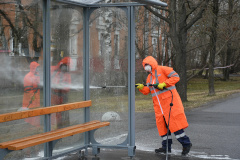 Ежедневная обработка улиц в Кировском районе продолжается