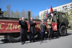 «Фронтовые бригады» устроили концерты во дворах, где живут ветераны