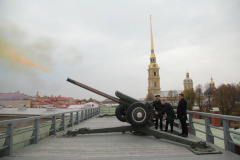 16 октября в честь работников дорожного хозяйства дан выстрел из пушки Нарышкина бастиона