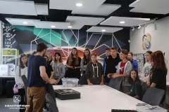 Команда Детского технопарка «Кванториум» Калининского района провела ряд увлекательных мастер-классов для ребят из Мариуполя