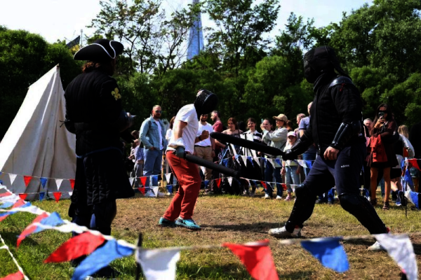 Молодые петербуржцы посетили 3-й ежегодный исторический фестиваль «От Руси до России» в День России!