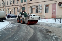 Более 550 сотрудников ЖКС наводят порядок после снегопада