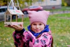 Маленькие жители Фрунзенского района установили кормушки для птиц
