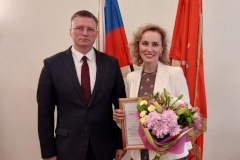 На аппаратном совещании администрации Петродворцового района наградили благодарностями специалистов Стрельны и Петергофа