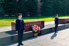 Ученики 6-го кадетского класса 102 школы стали частью школьного ежегодного проекта «Непокорённый Ленинград»