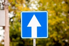 На двух улицах в поселке Сергиево меняется схема организации дорожного движения