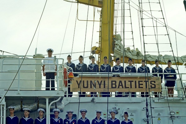 «Юный Балтиец» ушел в море