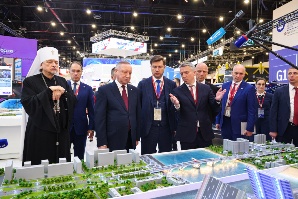 Осмотр экспозиционной зоны Петербурга в конгрессно-выставочном центре «Экспофорум»
