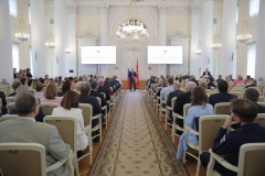 Александр Беглов вручил премии правительства города за достижения в науке и образовании