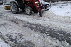 В Невском районе продолжается работа по комплексной уборке и вывозу снега