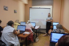 Где пожилому человеку научиться компьютерной грамотности в Калининском?