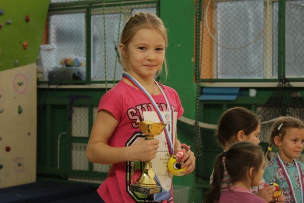 Во Фрунзенском районе прошли детские соревнования по скалолазанию "Высота"