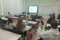 В образовательных учреждениях Калининского района прошли Уроки мужества, посвящённые женщинам-героям Великой Отечественной войны