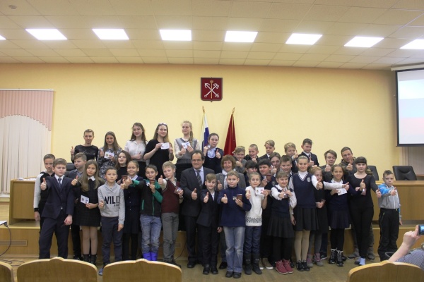 Татьяна Казанкина вручила золотые знаки ГТО спортсменам района