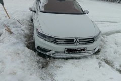 Выезд на лед на автомобиле смертельно опасен