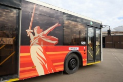 На городские маршруты Петербурга выйдут автобусы с символикой 80-летия Победы