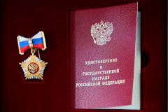 Александр Беглов вручил награды многодетным петербургским семьям