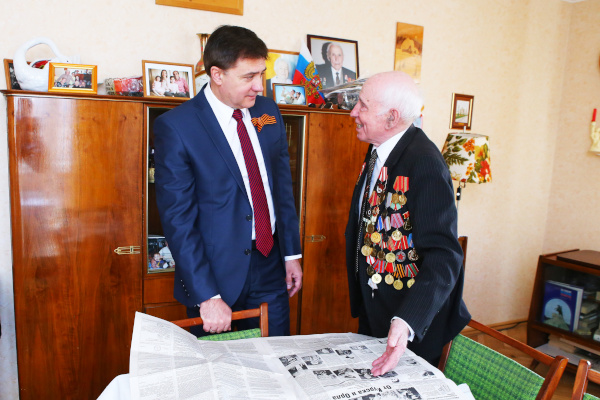 Ветерана двух войн Семена Леонтьевича Свистуна из Купчино поздравили с 70-летием Великой Победы