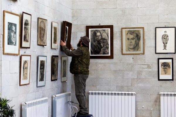 В Культурном центре «Каскад» открылась выставка Елены Амшинской «Письма к нам сегодняшним»