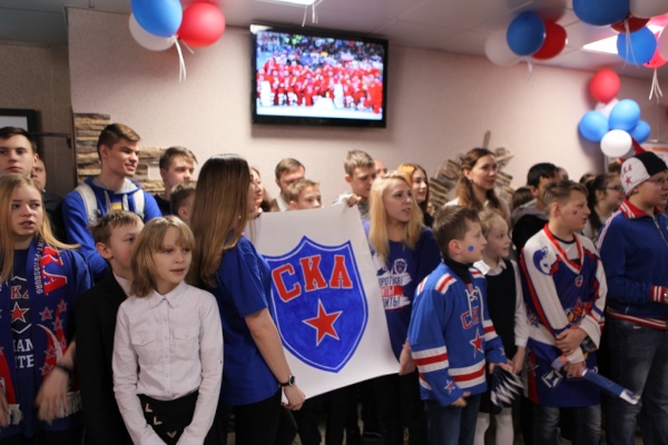 Хоккеисты петербургского клуба СКА приняли участие в голосовании на избирательном участке в Невском районе