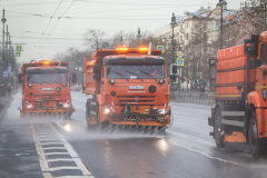 Апрельский снег, циклон и холода не помешали привести в порядок город в ходе весеннего месячника по благоустройству