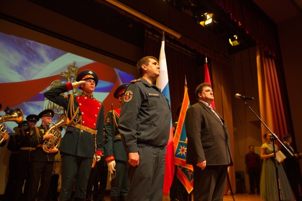 Во Фрунзенском районе с наступающим профессиональным праздником поздравили спасателей