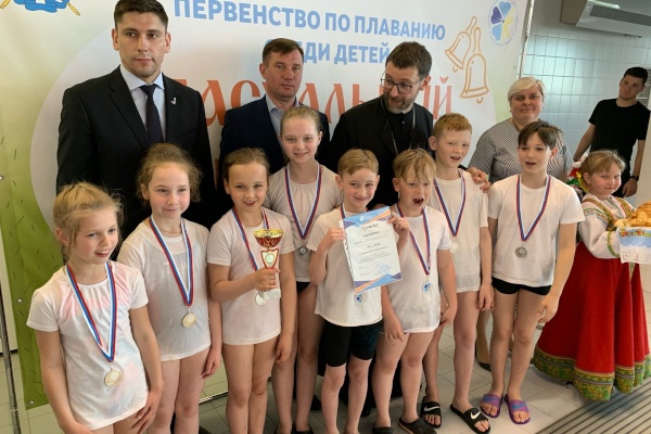 В Невском районе прошло первенство по плаванию «Пасхальный Перезвон»