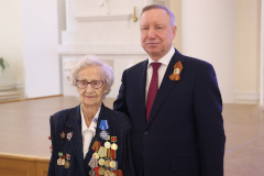 Александр Беглов: Накануне юбилея Великой Победы государственных наград удостоены представители Поколения Победителей и их наследники