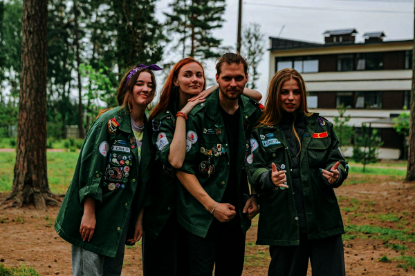 Более 1500 бойцов студенческих педагогических отрядов работают летом в детских лагерях Ленинградской области, Краснодарского края и Республике Дагестан