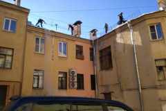 Крыши домов Адмиралтейского района продолжают очищаться