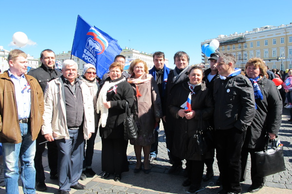 Центральный район принял участие в демонстрации, посвященной празднику весны и труда