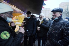 Глава района посетил ярмарку на Московской площади