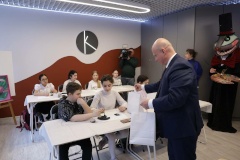 В Калининском районе открыли новое культурное пространство на улице Карпинского