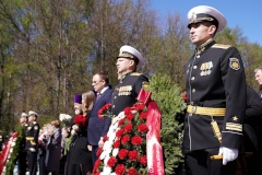 На Большеохтинском кладбище возложили цветы к Мемориалу советским воинам и жителям Ленинграда
