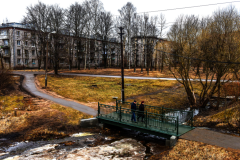 Специалисты «Мостотреста» восстановили пешеходный мост через Львовский проток в поселке Стрельна