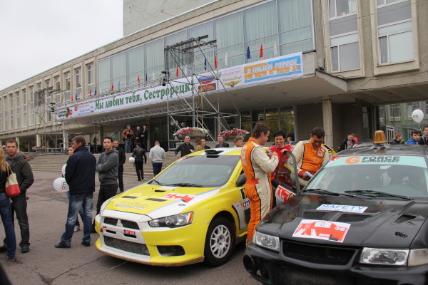 Глава Курортного района Алексей Куимов дал старт ралли «Санкт‑Петербург-2013»