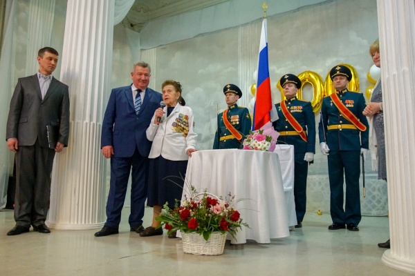 Валерий Гарнец поздравил 100-летнего юбиляра