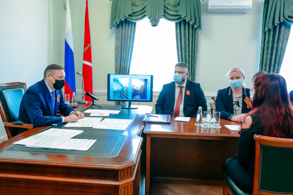 Прием граждан: об ускорении капитального ремонта лифтов в многоквартирном доме в Колпино