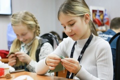 Марина Шевцова провела мастер-класс по созданию миниатюрной игрушки - медвежонка для ребят Дворца детского (юношеского) творчества
