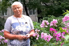 Жительница Калининского района создала сад на Полюстровском проспекте
