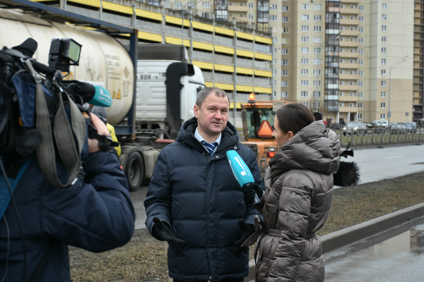 Представителей городских СМИ познакомили с особенностями работ по уборке улиц в условиях теплой зимы