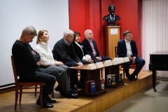 В Центральной библиотеки имени А.П. Чехова открылась городская выставка о журналистских расследованиях