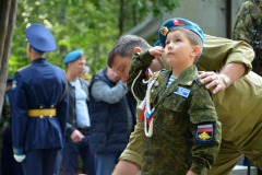 На Серафимовском кладбище почтили память погибших десантников
