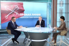 Александр Беглов проводит прямую линию