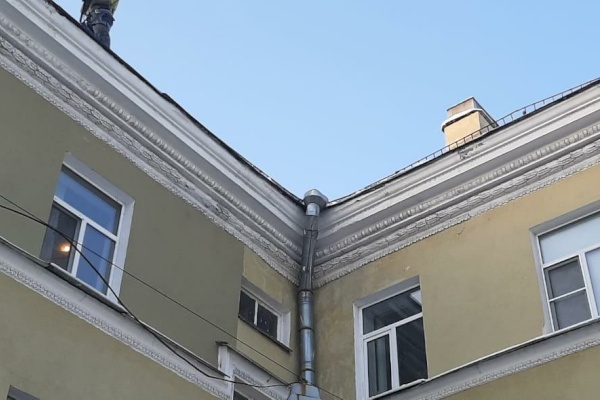 Очистка кровли от снега и снежно-ледяных образований в Красносельский районе