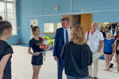 1.	ВРИО главы администрации Центрального района Максим Романцов поздравил гимнастку Спортивной школы Центрального района с установкой рекорда