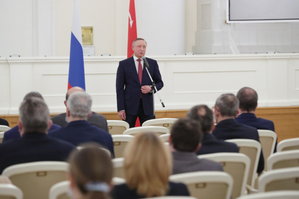 Александр Беглов вручил в Смольном государственные награды и поощрения Президента России