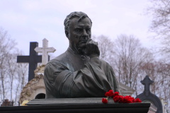Александр Беглов почтил память первого мэра Санкт‑Петербурга
